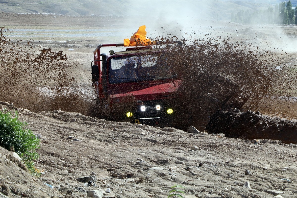 Çankırı'da 3. Uluslararası Tuz Festivali kapsamında ATV, motokros ve offroad gösterisi...