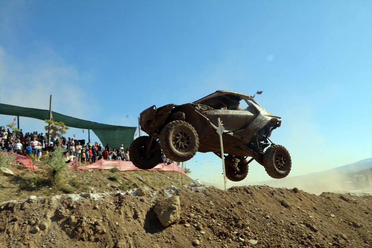 Çankırı'da 3. Uluslararası Tuz Festivali kapsamında ATV, motokros ve offroad gösterisi...