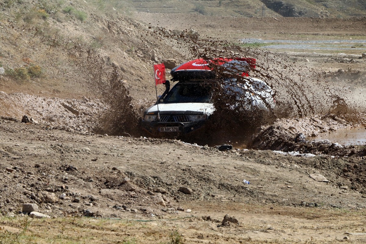 Çankırı'da 3. Uluslararası Tuz Festivali kapsamında ATV, motokros ve offroad gösterisi...