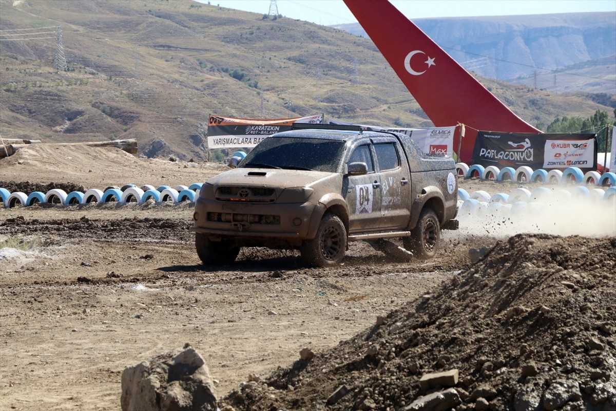 Çankırı'da 3. Uluslararası Tuz Festivali kapsamında ATV, motokros ve offroad gösterisi...