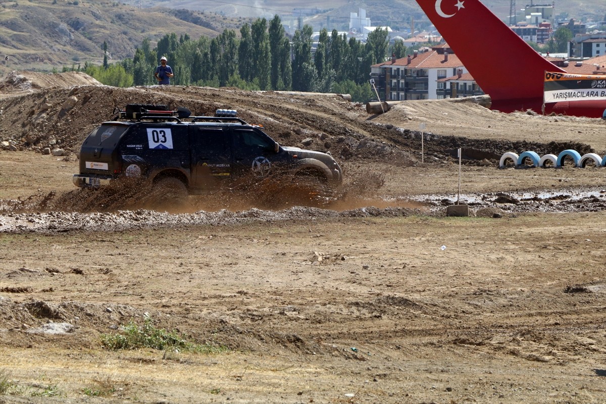 Çankırı'da 3. Uluslararası Tuz Festivali kapsamında ATV, motokros ve offroad gösterisi...