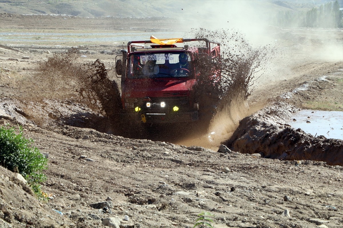 Çankırı'da 3. Uluslararası Tuz Festivali kapsamında ATV, motokros ve offroad gösterisi...