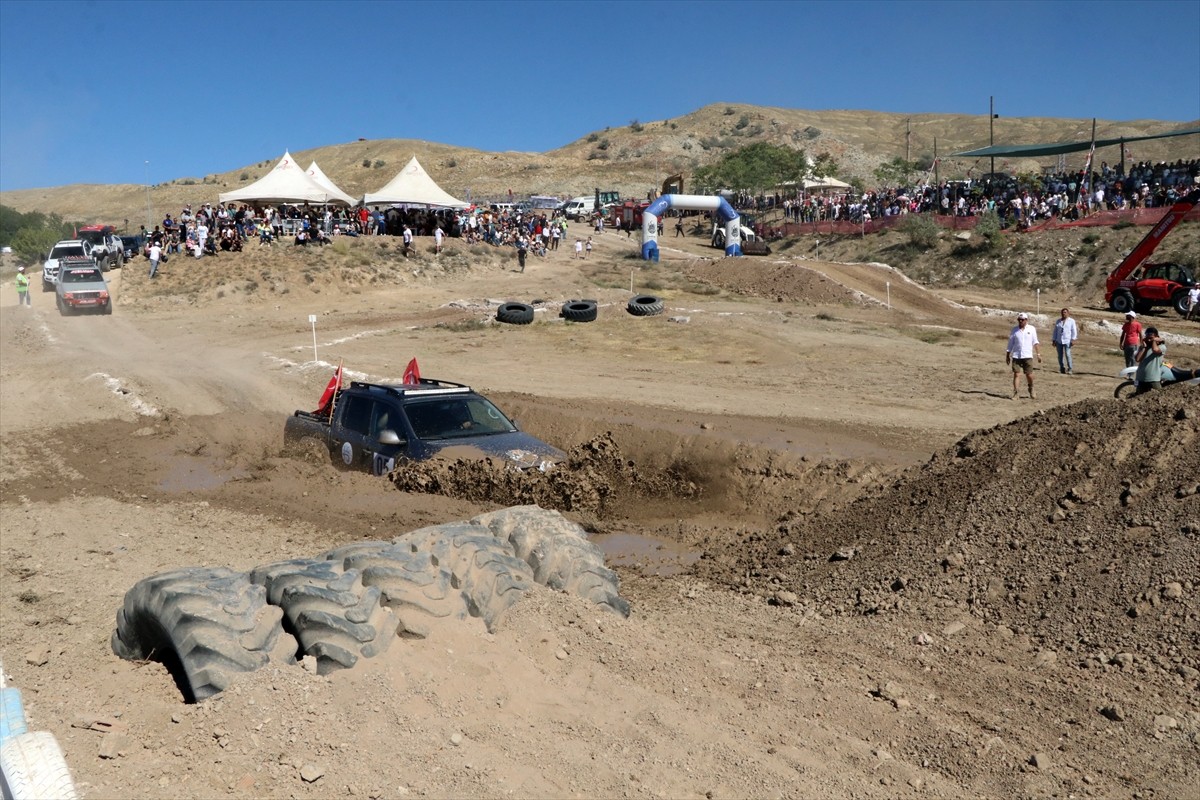 Çankırı'da 3. Uluslararası Tuz Festivali kapsamında ATV, motokros ve offroad gösterisi...