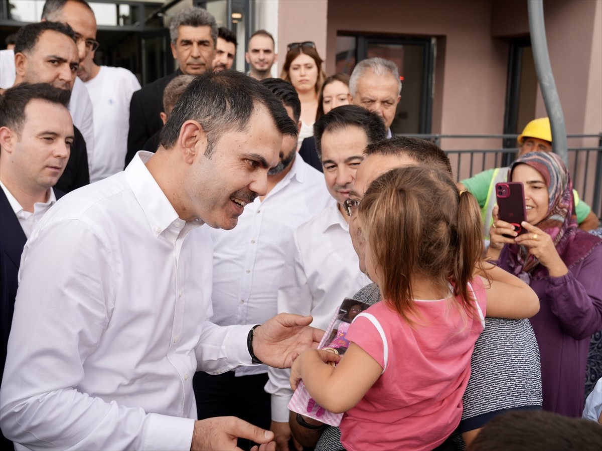 Çevre, Şehircilik ve İklim Değişikliği Bakanı Murat Kurum, depremlerden etkilenen Malatya'nın...