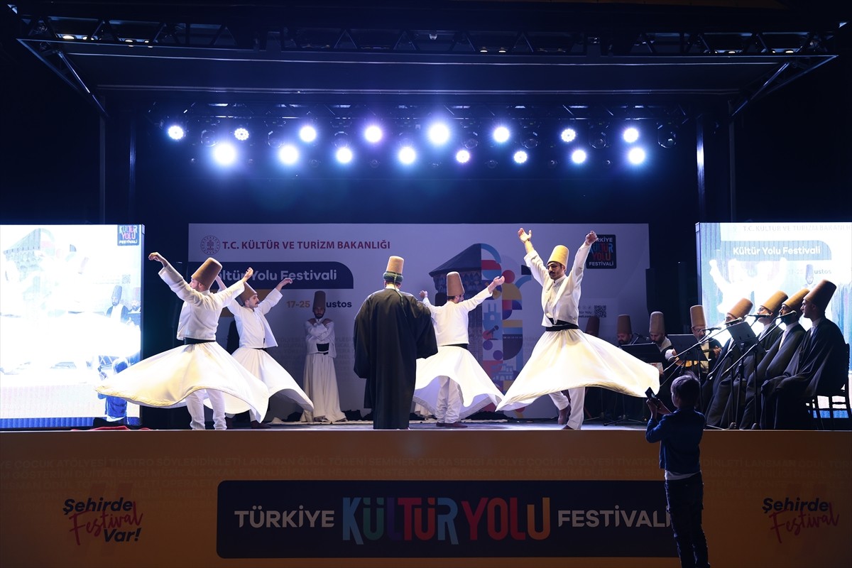 Kültür ve Turizm Bakanlığınca düzenlenen Erzurum Kültür Yolu Festivali, çeşitli etkinliklerle...