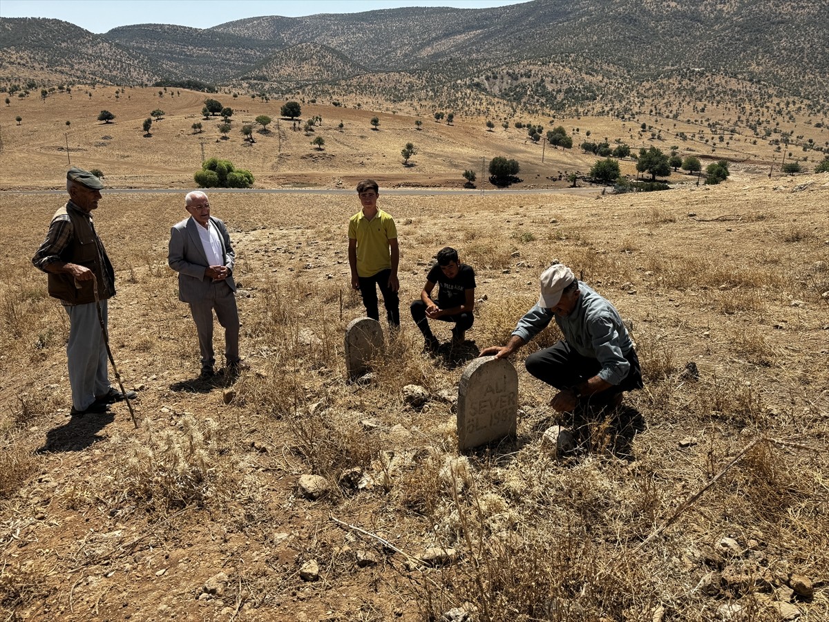 Siirt'in Eruh ilçesinde terör örgütü PKK tarafından 37 yıl önce gerçekleştirilen, 27 kişinin...