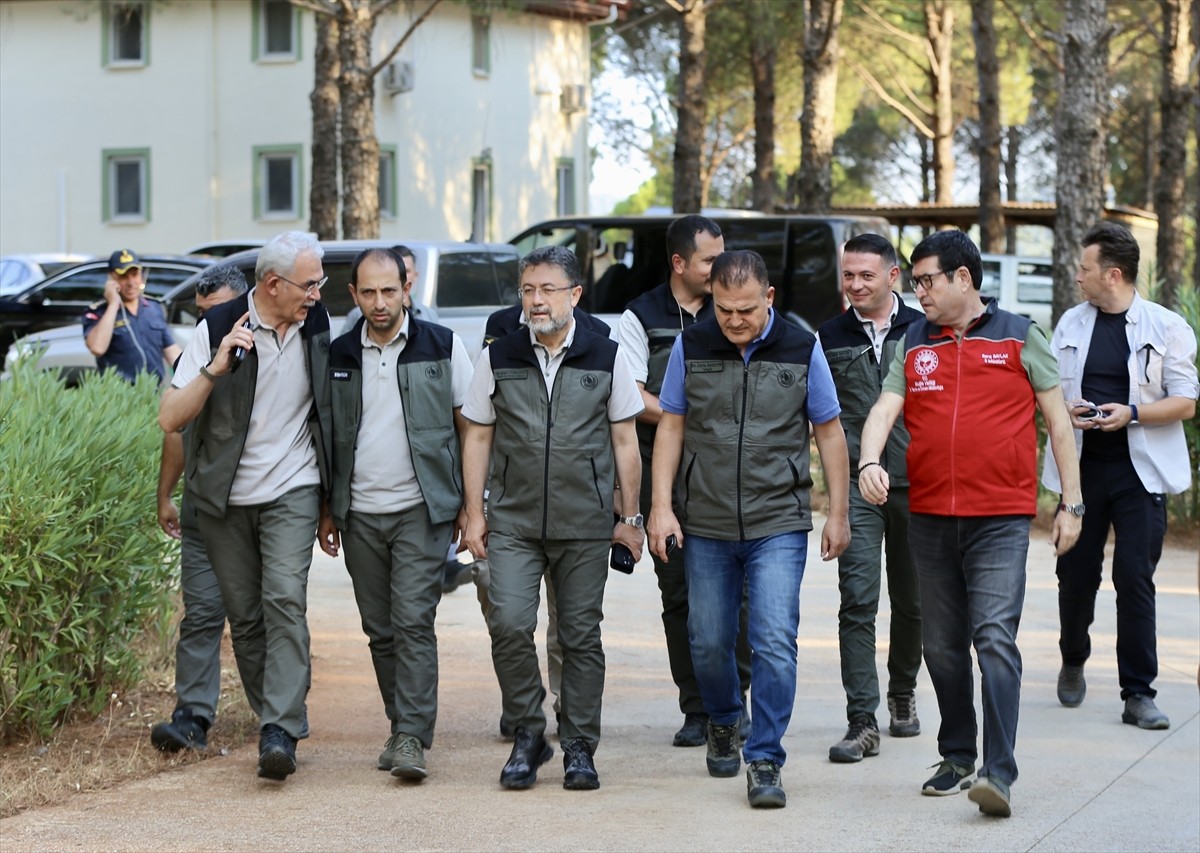 Tarım ve Orman Bakanı İbrahim Yumaklı, Muğla'nın Ula ilçesindeki Yangın Yönetim Merkezi'nde...