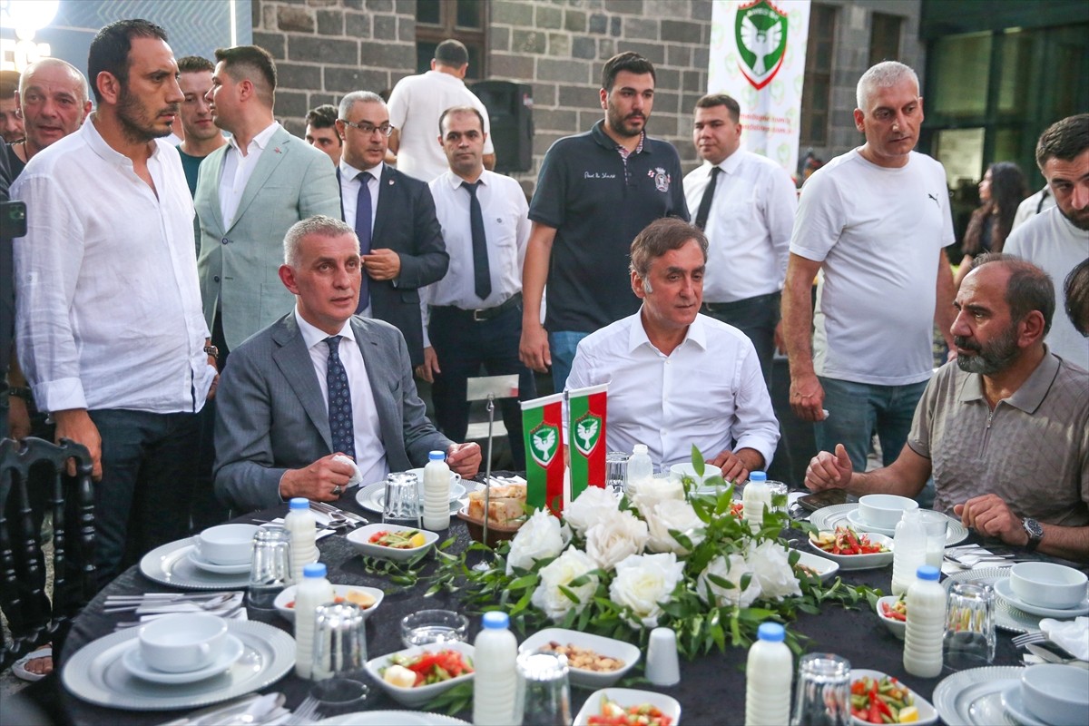 Türkiye Futbol Federasyonu (TFF) Başkanı İbrahim Hacıosmanoğlu (sağ 2), Trendyol 1. Lig'de...