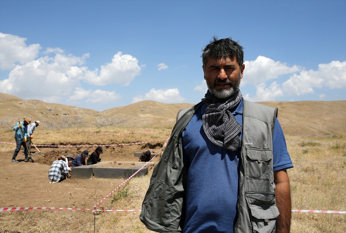 Urartular döneminde, Bitlis'in Adilcevaz ilçesinde, Süphan Dağı eteğinde Adilcevaz, Malazgirt...