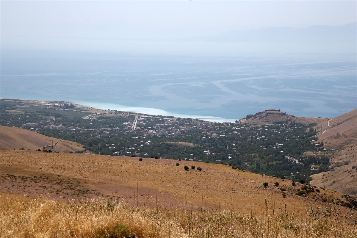 Urartular döneminde, Bitlis'in Adilcevaz ilçesinde, Süphan Dağı eteğinde Adilcevaz, Malazgirt...