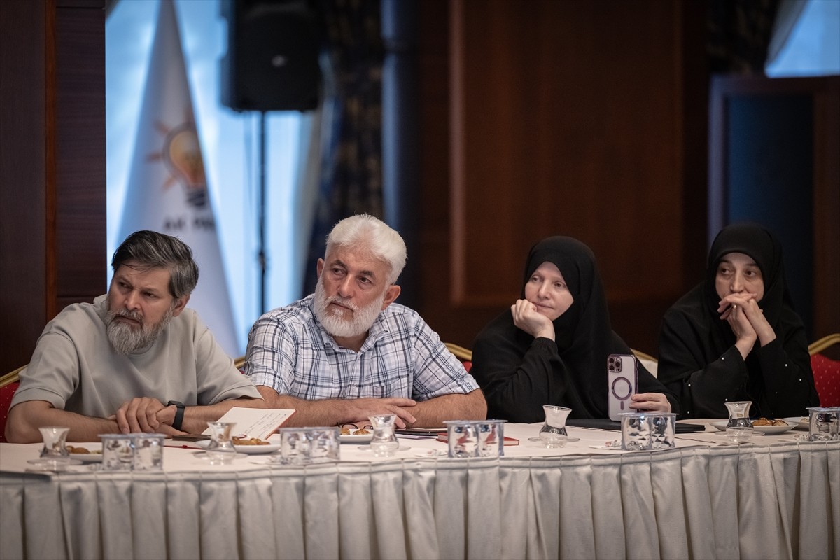 Aile ve Sosyal Hizmetler Bakanı Mahinur Özdemir Göktaş ve AK Parti Genel Başkan Yardımcısı Hasan...