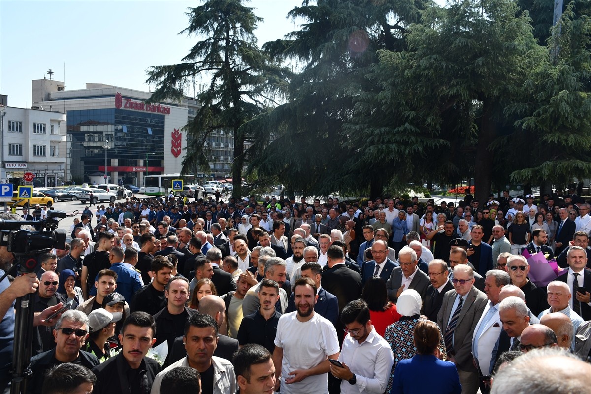 Bursa Valiliği görevini yürütürken Cumhurbaşkanlığı Kararnamesi ile Emniyet Genel Müdürü olarak...