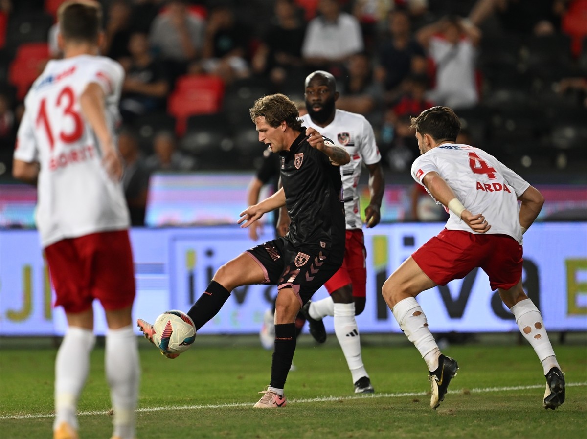 Trendyol Süper Lig’in 2. haftasında Gaziantep FK ile Samsunspor, Gaziantep Büyükşehir Stadı’nda...