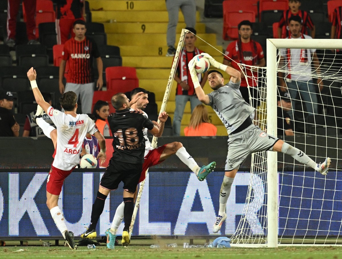 Trendyol Süper Lig’in 2. haftasında Gaziantep FK ile Samsunspor, Gaziantep Büyükşehir Stadı’nda...