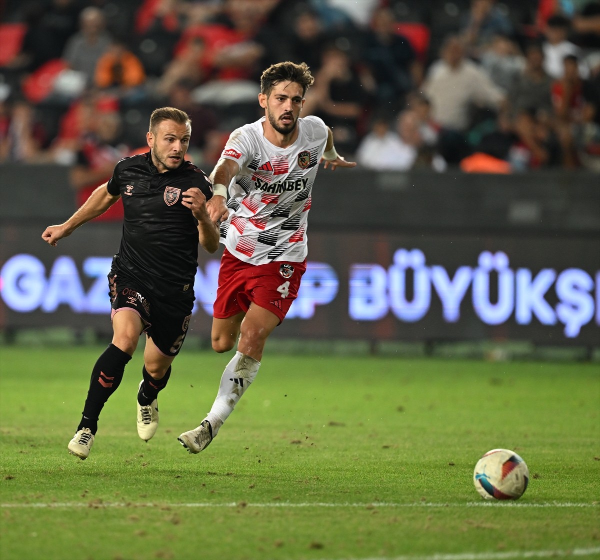 Trendyol Süper Lig’in 2. haftasında Gaziantep FK ile Samsunspor, Gaziantep Büyükşehir Stadı’nda...