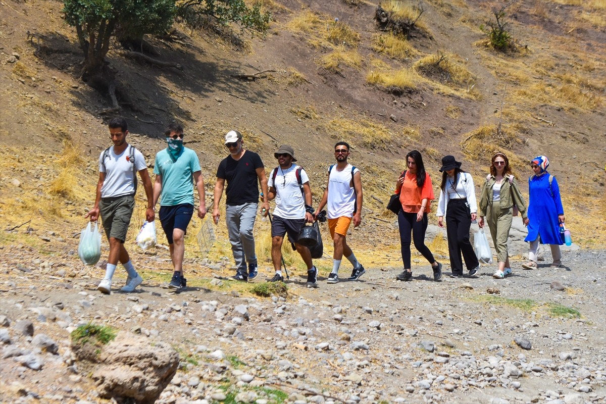 Van, Siirt ve Şırnak sınırları arasında bulunan Masiro Kanyonu, sıcak havada serinlemek...