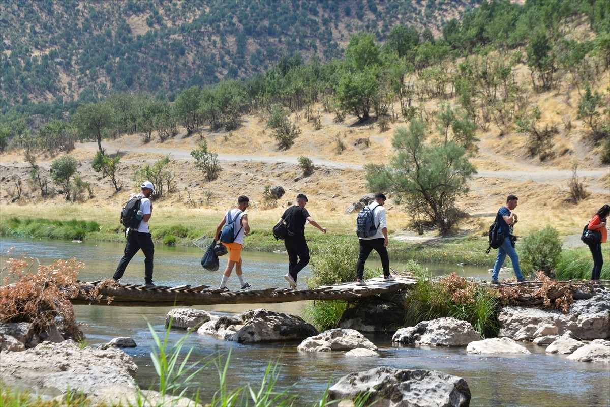 Van, Siirt ve Şırnak sınırları arasında bulunan Masiro Kanyonu, sıcak havada serinlemek...