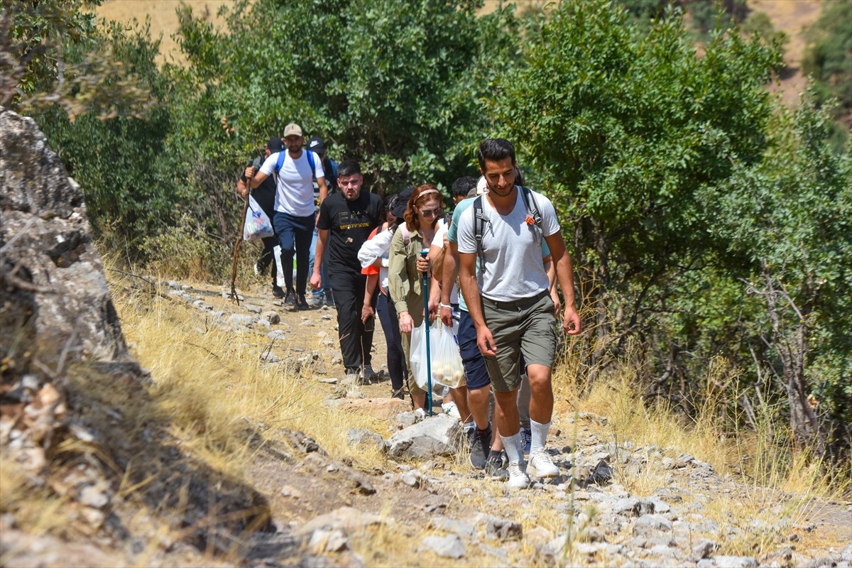 Van, Siirt ve Şırnak sınırları arasında bulunan Masiro Kanyonu, sıcak havada serinlemek...