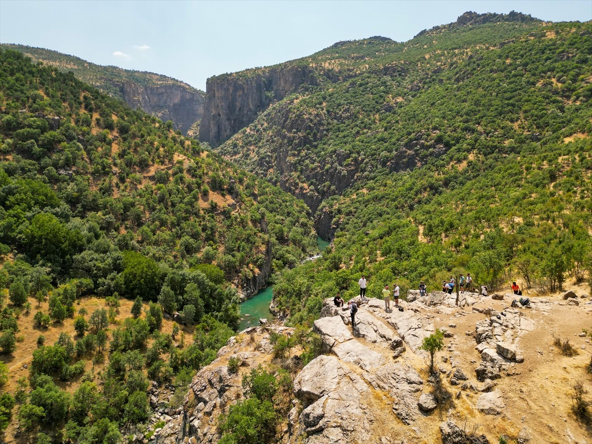 Van, Siirt ve Şırnak sınırları arasında bulunan Masiro Kanyonu, sıcak havada serinlemek...