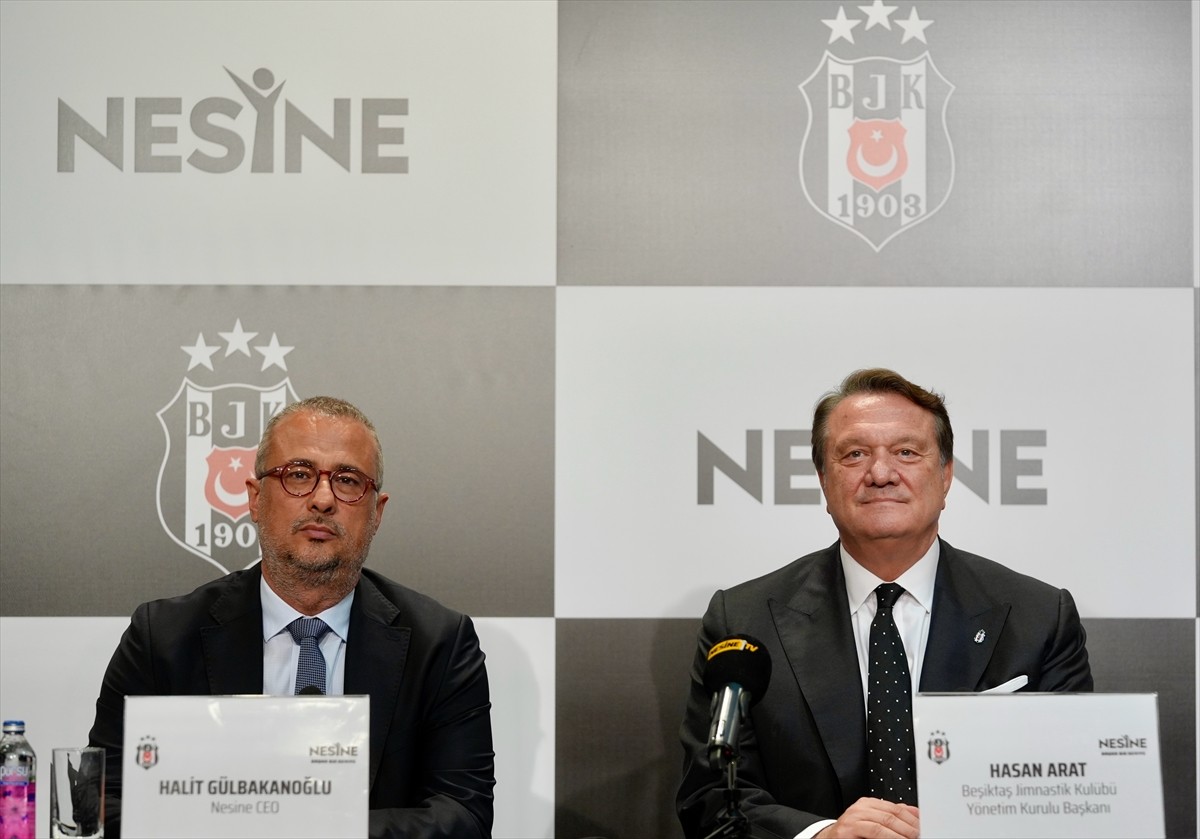 Beşiktaş Kulübü ile Nesine arasındaki sponsorluk anlaşmasının yenilenmesine ilişkin imza töreni...