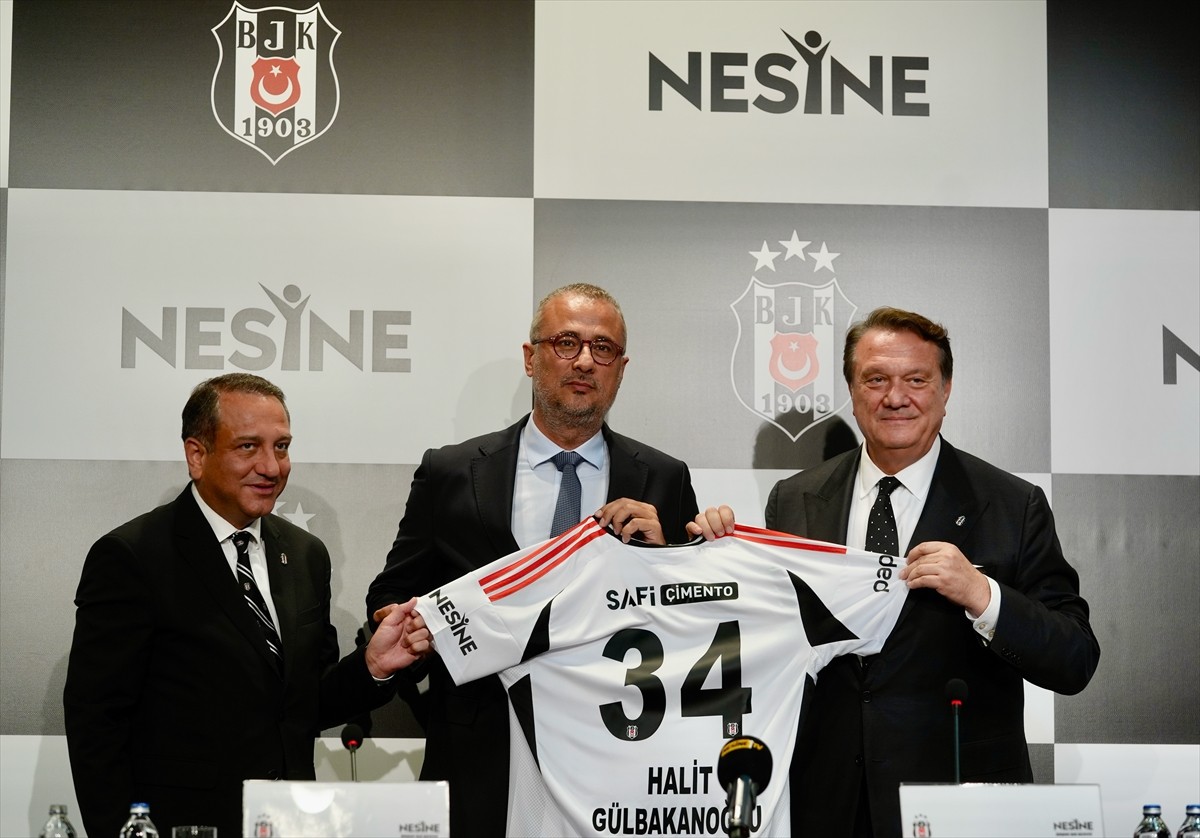 Beşiktaş Kulübü ile Nesine arasındaki sponsorluk anlaşmasının yenilenmesine ilişkin imza töreni...