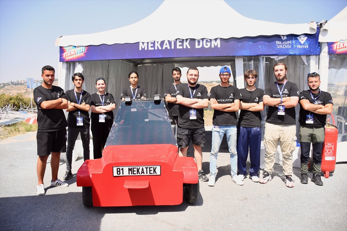 Havacılık, Uzay ve Teknoloji Festivali TEKNOFEST kapsamında düzenlenen Robotaksi Binek Otonom Araç...