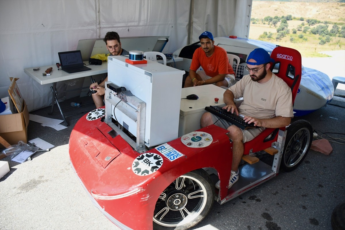 Havacılık, Uzay ve Teknoloji Festivali TEKNOFEST kapsamında düzenlenen Robotaksi Binek Otonom Araç...