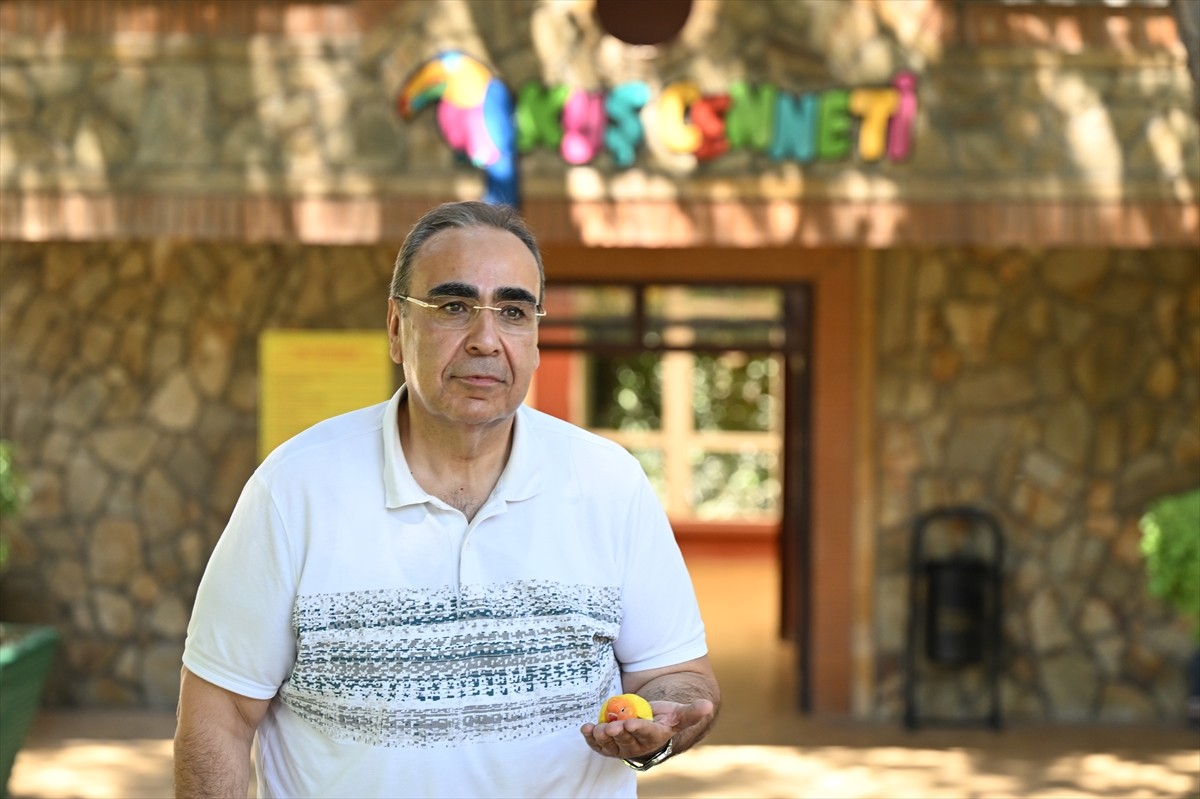 Manisa'da kaçak yollarla çoğaltılan 300 "cennet papağanı", Gaziantep Doğal Yaşam Parkı'na...