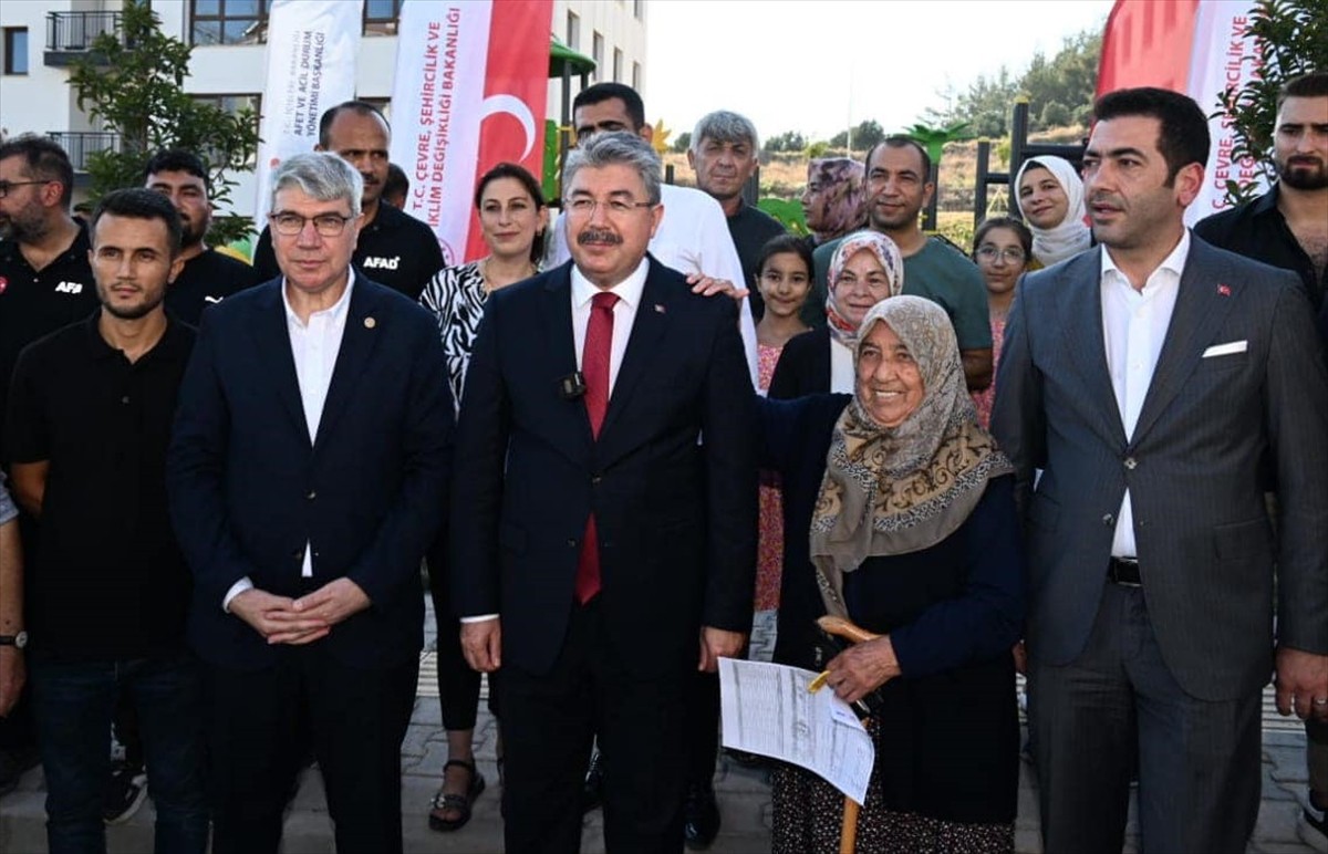 Osmaniye'de, 6 Şubat 2023'teki depremlerden etkilenen afetzedeler için yapılan 90 konutun...