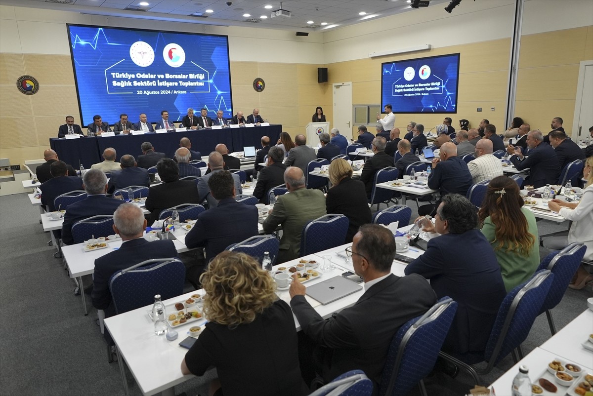 Sağlık Bakanı Kemal Memişoğlu, Türkiye Odalar ve Borsalar Birliğince (TOBB) düzenlenen "Sağlık...