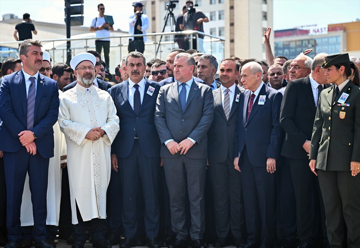 Irak'ın kuzeyinde el yapımı patlayıcının patlaması sonucu ağır yaralanan ve tedavi gördüğü...