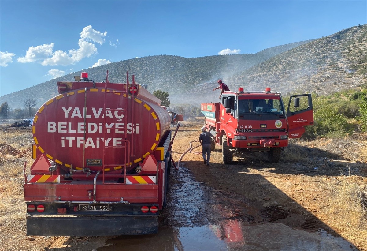 Isparta'nın Şarkikaraağaç ilçesinde çıkan orman yangını söndürüldü. Yangında 10 hektarlık meşelik...