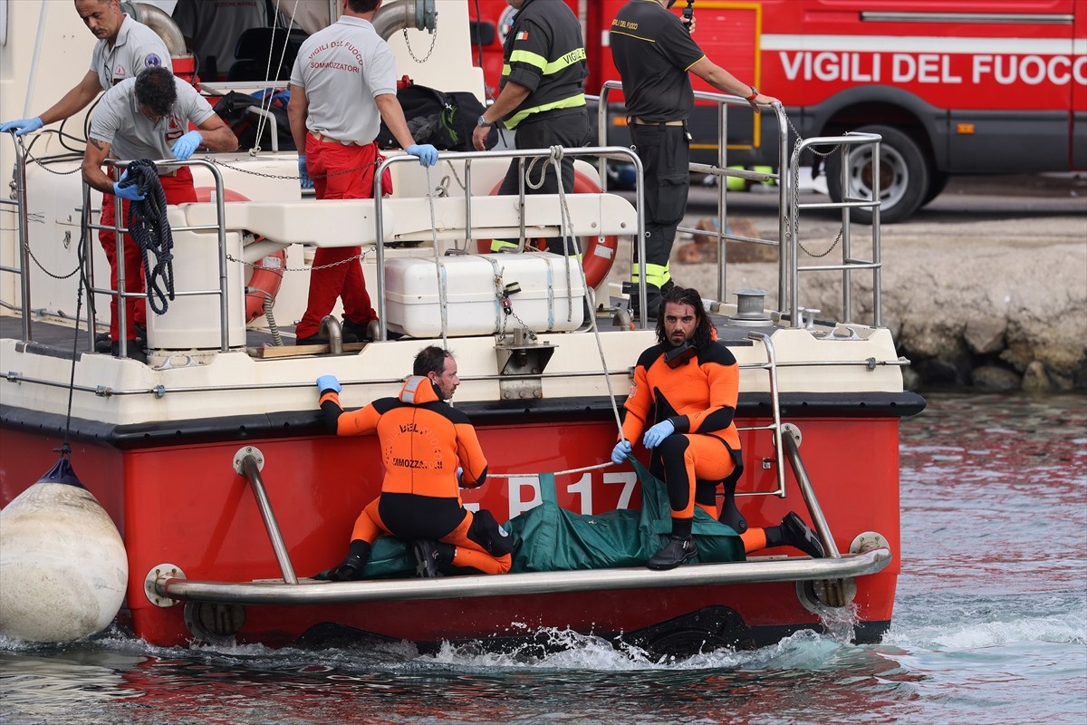 İtalya'nın Sicilya Adası'nın kuzey sahilindeki Porticello açıklarında 19 Ağustos'ta yatın...