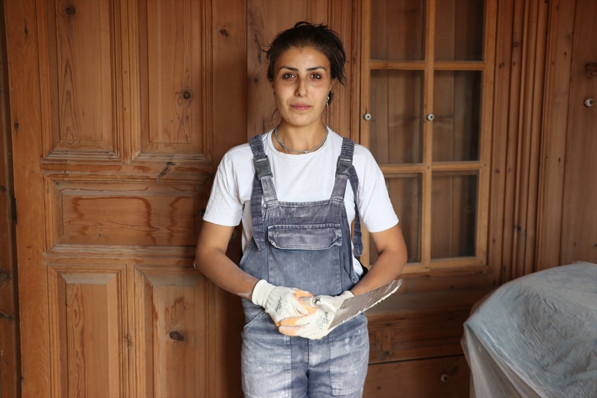 Karabük'ün Safranbolu ilçesinde yaşayan Ceylan Çalıkbaşı, 2 yıldır ilçedeki tarihi konakların...