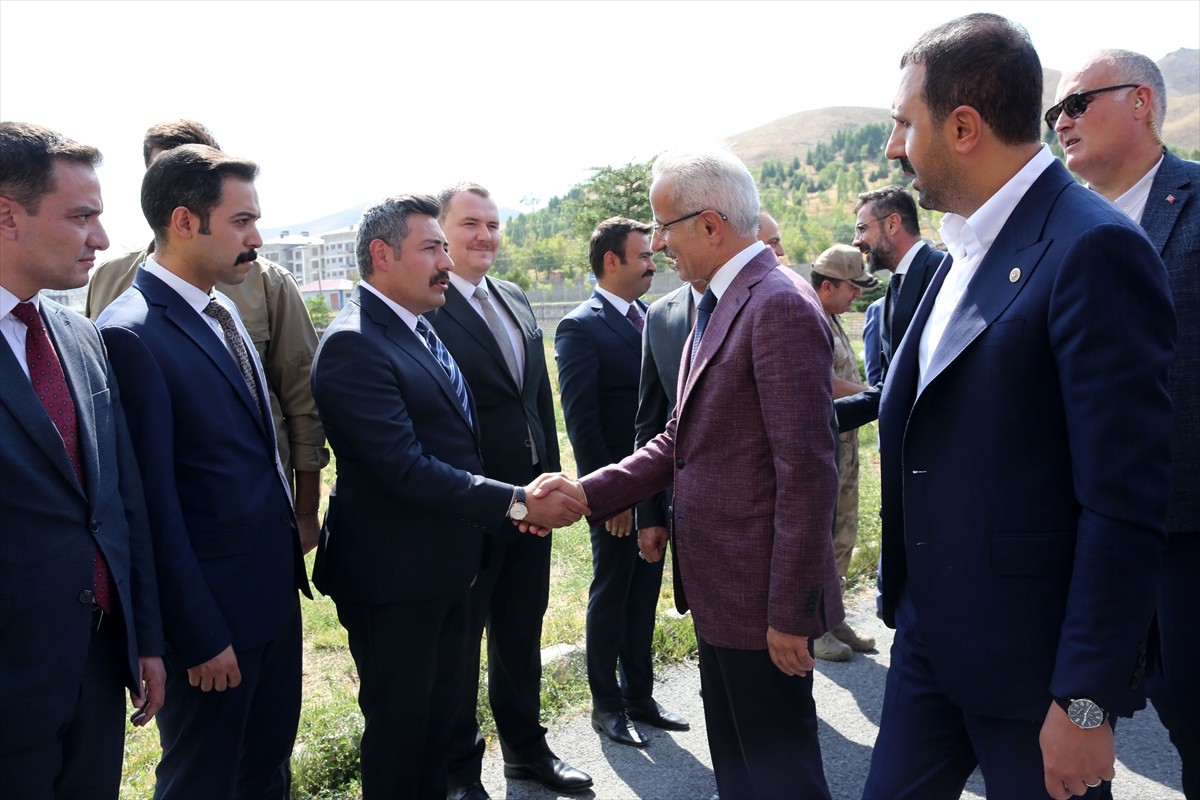 Ulaştırma ve Altyapı Bakanı Abdulkadir Uraloğlu, Bitlis'teki programları kapsamında Valiliği...