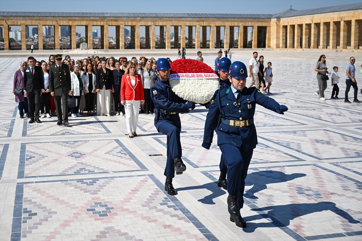 CHP Kadın Kolları Genel Başkanı Asu Kaya, 15. Olağanüstü Kadın Kolları Kurultayı'nda seçilen...