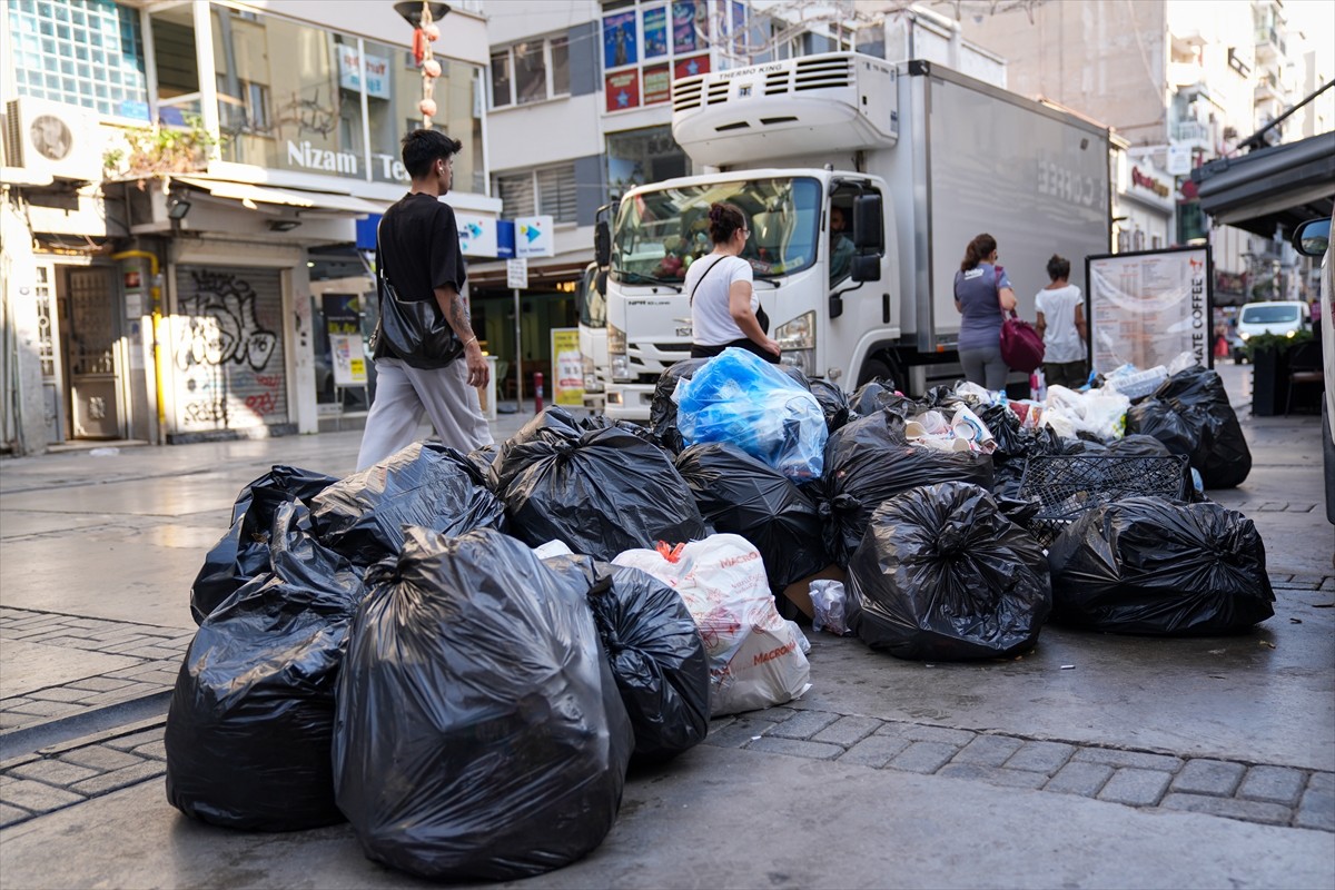 İzmir Büyükşehir Belediyesi iştiraki İzenerji şirketine bağlı çalışan bir grup işçinin "vasıf...