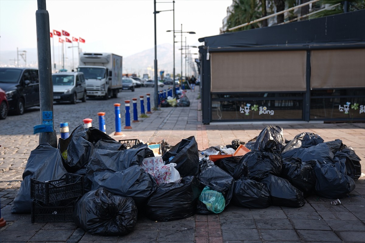 İzmir Büyükşehir Belediyesi iştiraki İzenerji şirketine bağlı çalışan bir grup işçinin "vasıf...