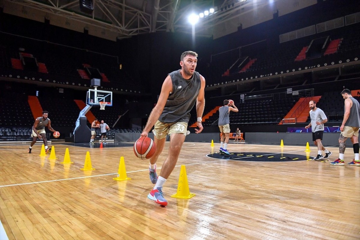 Mersin Spor, 10 yıl aradan sonra yeniden yükseldiği Türkiye Sigorta Basketbol Süper Ligi'nde sezon...