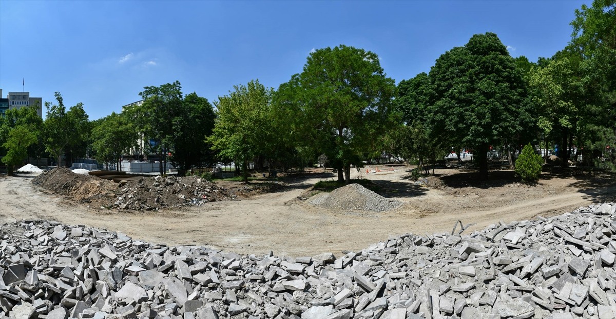 Cumhuriyet tarihinin Ankara'daki ilk parkı olan Güvenpark'ta Ankara Büyükşehir Belediyesinin...