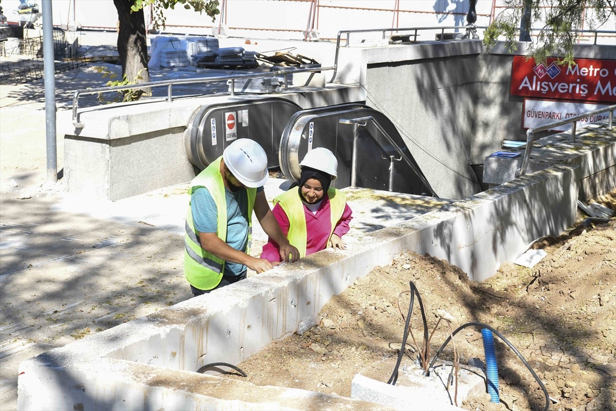 Cumhuriyet tarihinin Ankara'daki ilk parkı olan Güvenpark'ta Ankara Büyükşehir Belediyesinin...