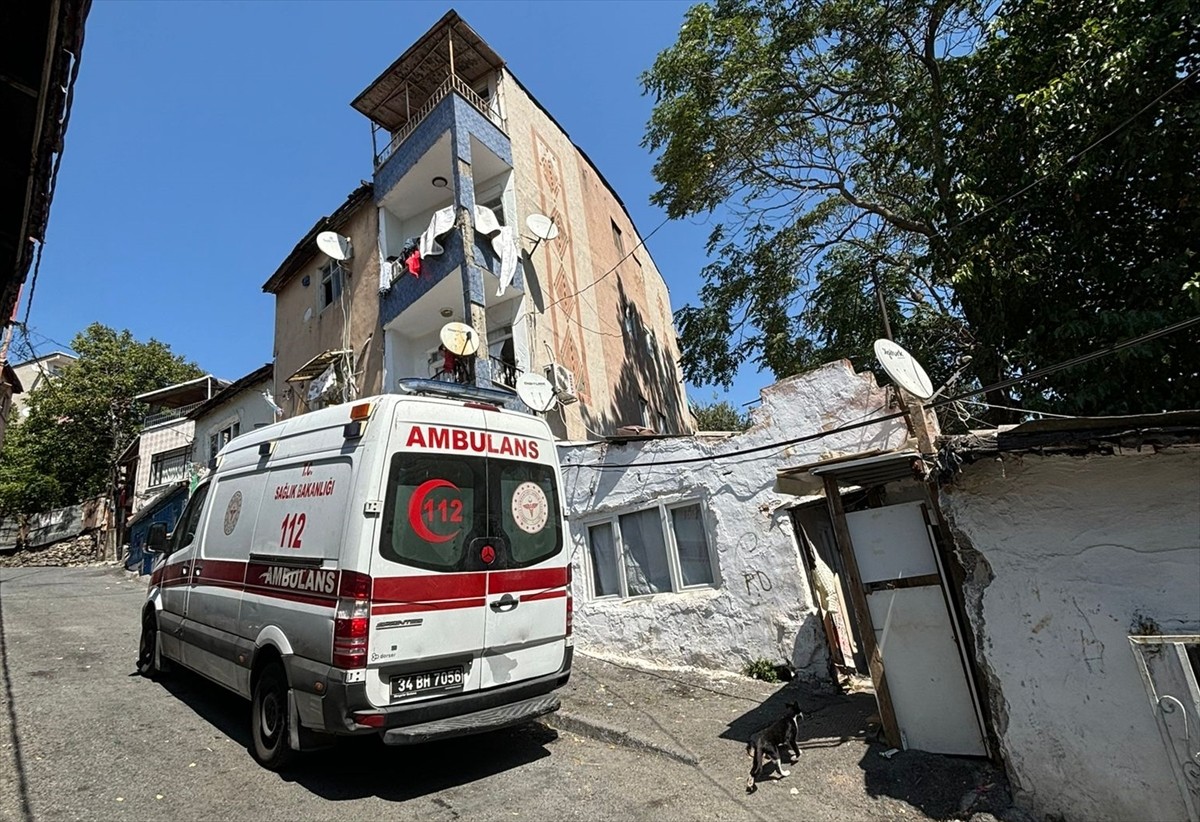 Sosyal medyadan kemik iliği kanseri nedeniyle zor durumda olduğunu duyurarak yetkililerden yardım...