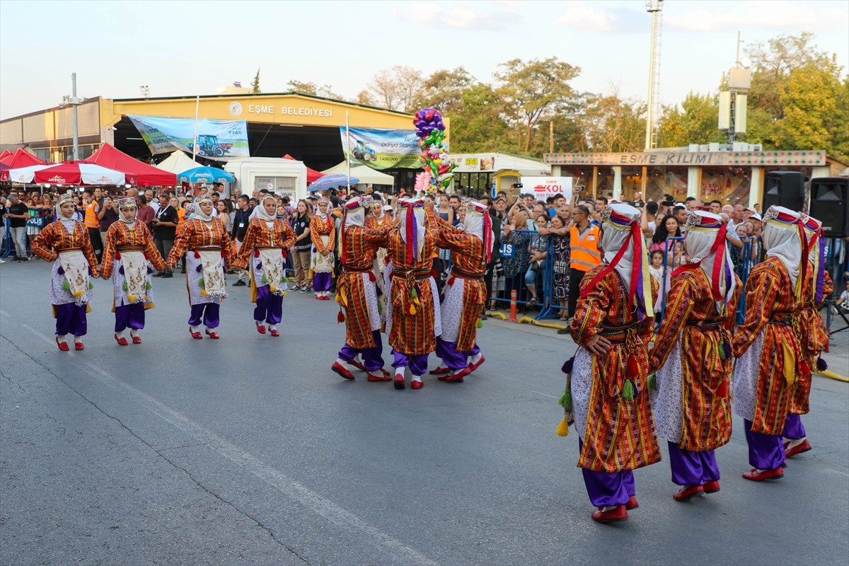 Uşak'ta, Eşme 26. Uluslararası Turistik Kilim, Kültür ve Sanat Festivali açılış töreniyle başladı....