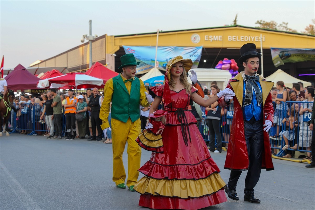 Uşak'ta, Eşme 26. Uluslararası Turistik Kilim, Kültür ve Sanat Festivali açılış töreniyle başladı....