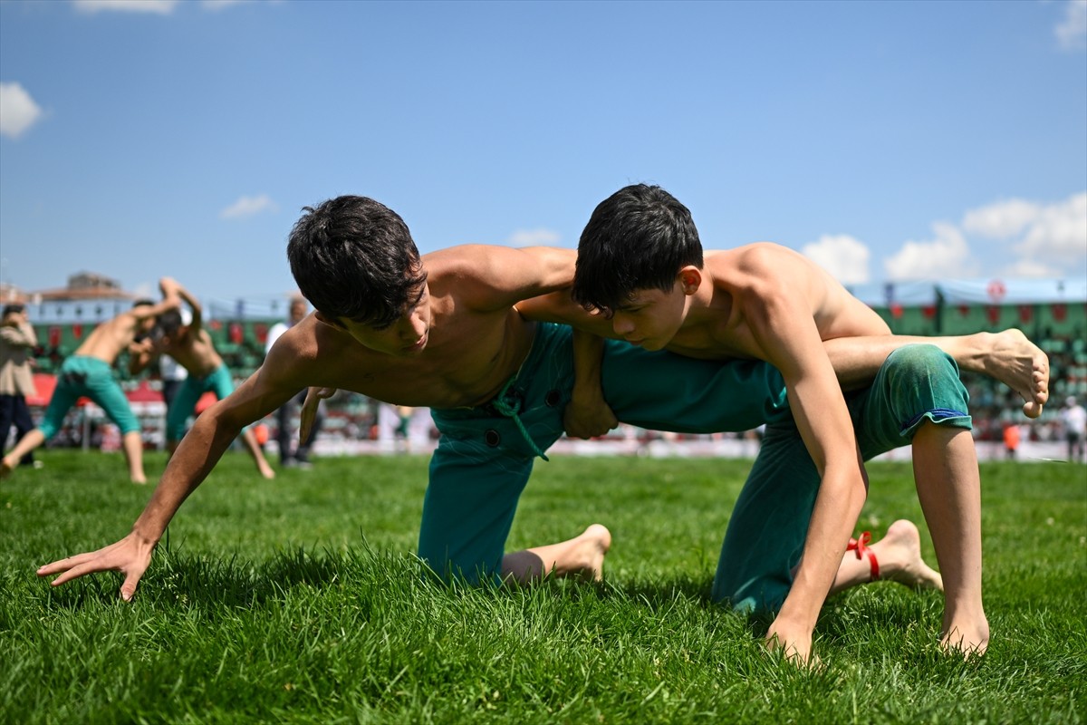 Ankara'daki Bağlum Stadı'nın ev sahipliği yaptığı 1. Taha Akgül Karakucak Güreşleri...