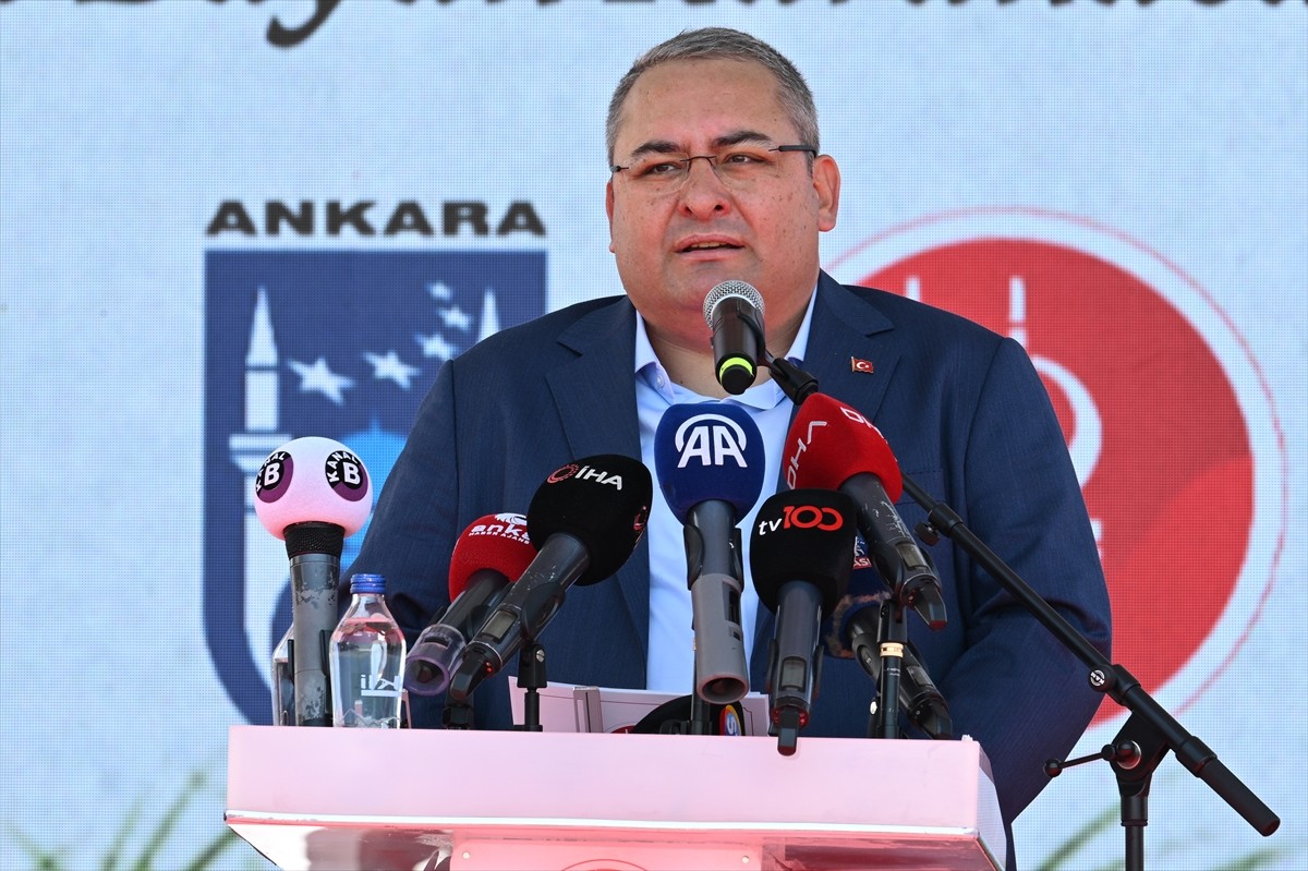 Ankara'daki Bağlum Stadı'nın ev sahipliği yaptığı 1. Taha Akgül Karakucak Güreşleri...