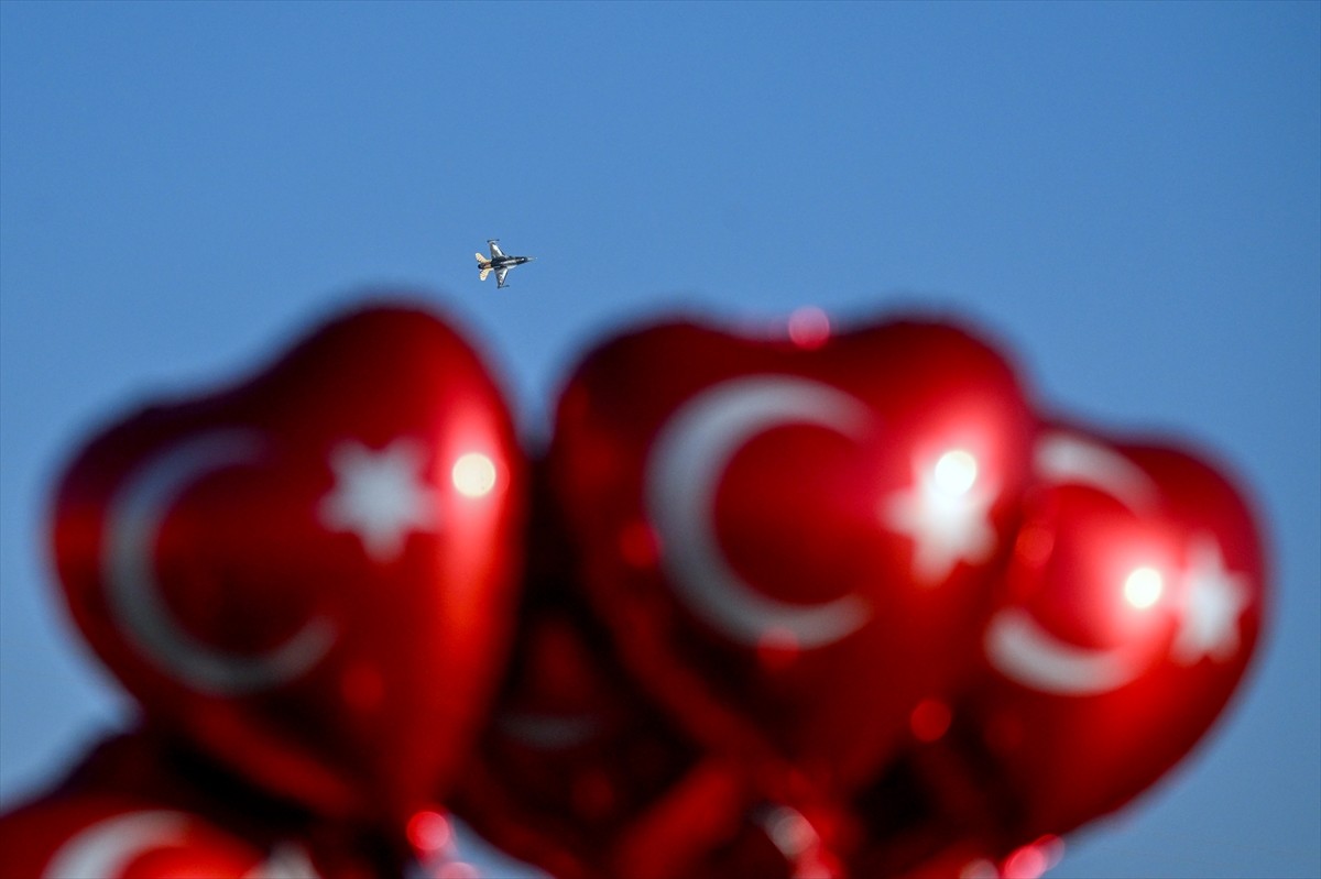 Bitlis'in Ahlat ilçesinde düzenlenen Malazgirt Zaferi'nin 953. yıl dönümü kutlamaları renkli...