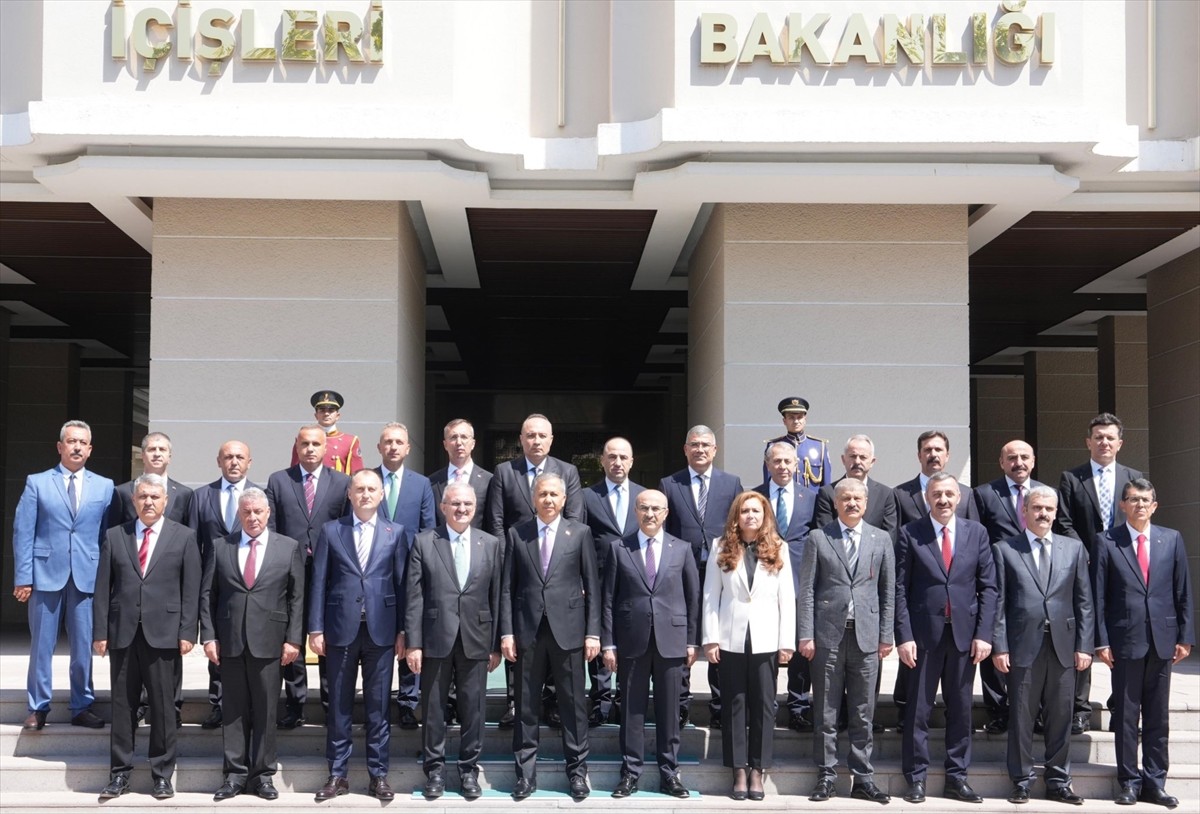 İçişleri Bakanı Ali Yerlikaya (önde sol 5), yeni atanan ve görev yeri değişen 23 ilin emniyet...