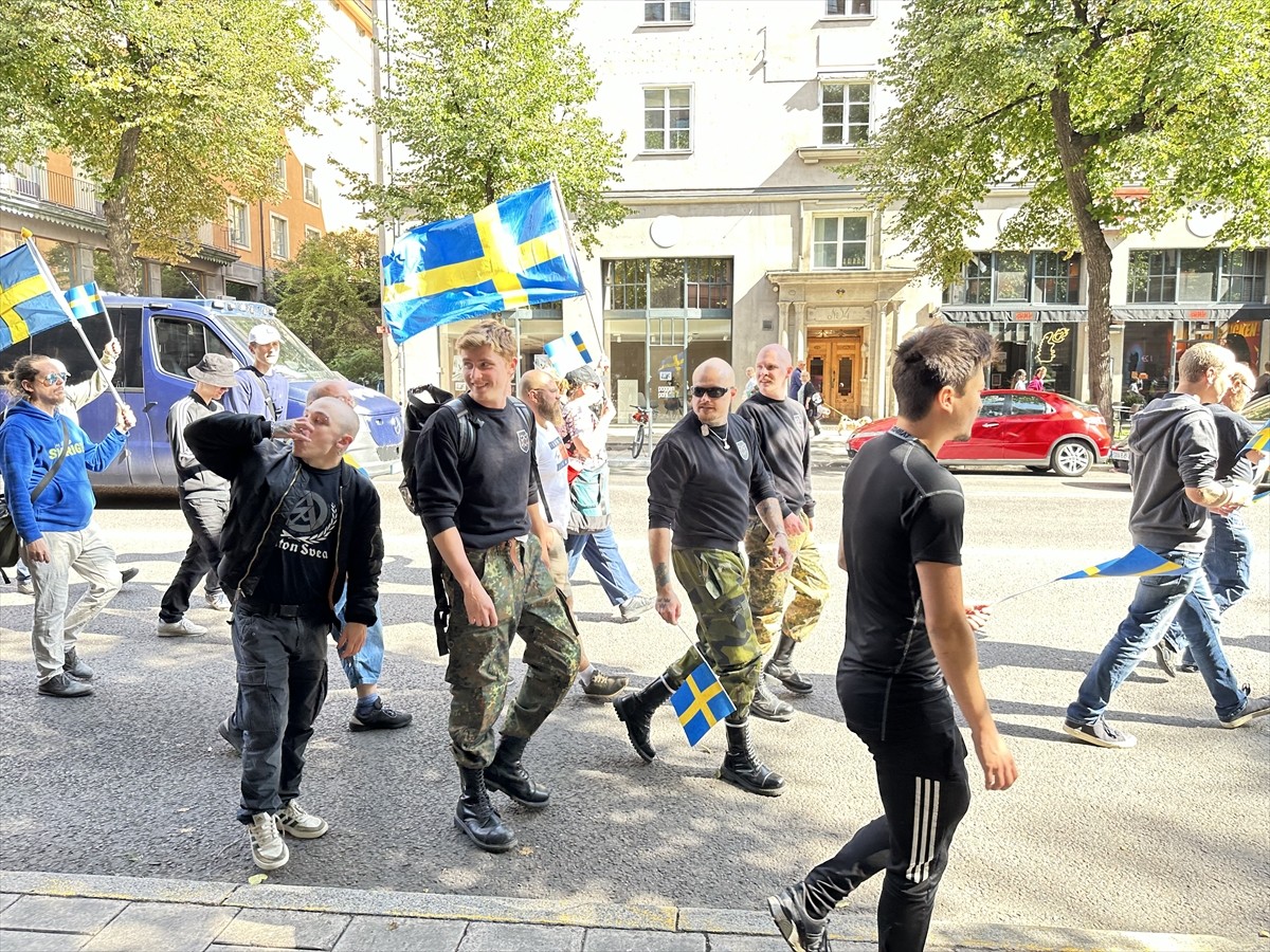 İsveç'in başkenti Stockholm'de aşırı sağcı grup, Müslümanların ülkelerine gönderilmesi talebiyle...