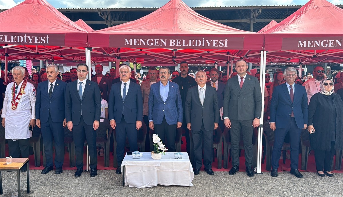 Milli Eğitim Bakanı Yusuf Tekin, Bolu'nun Mengen ilçesinde düzenlenen 37. Mengen Uluslararası...